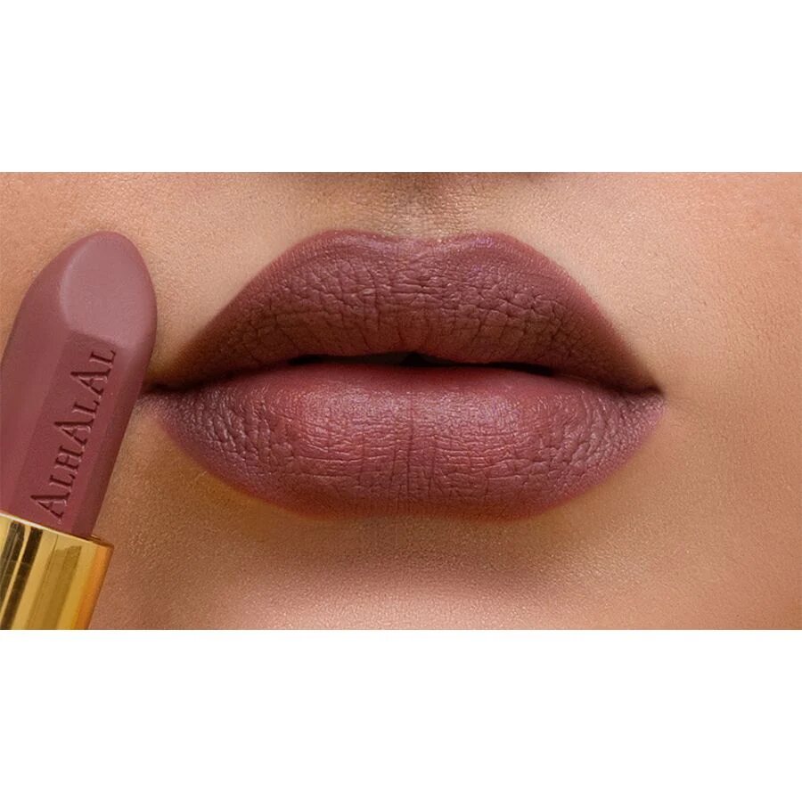 AL-13 HINA Halal Lippenstift Holzrosa, Anwendung